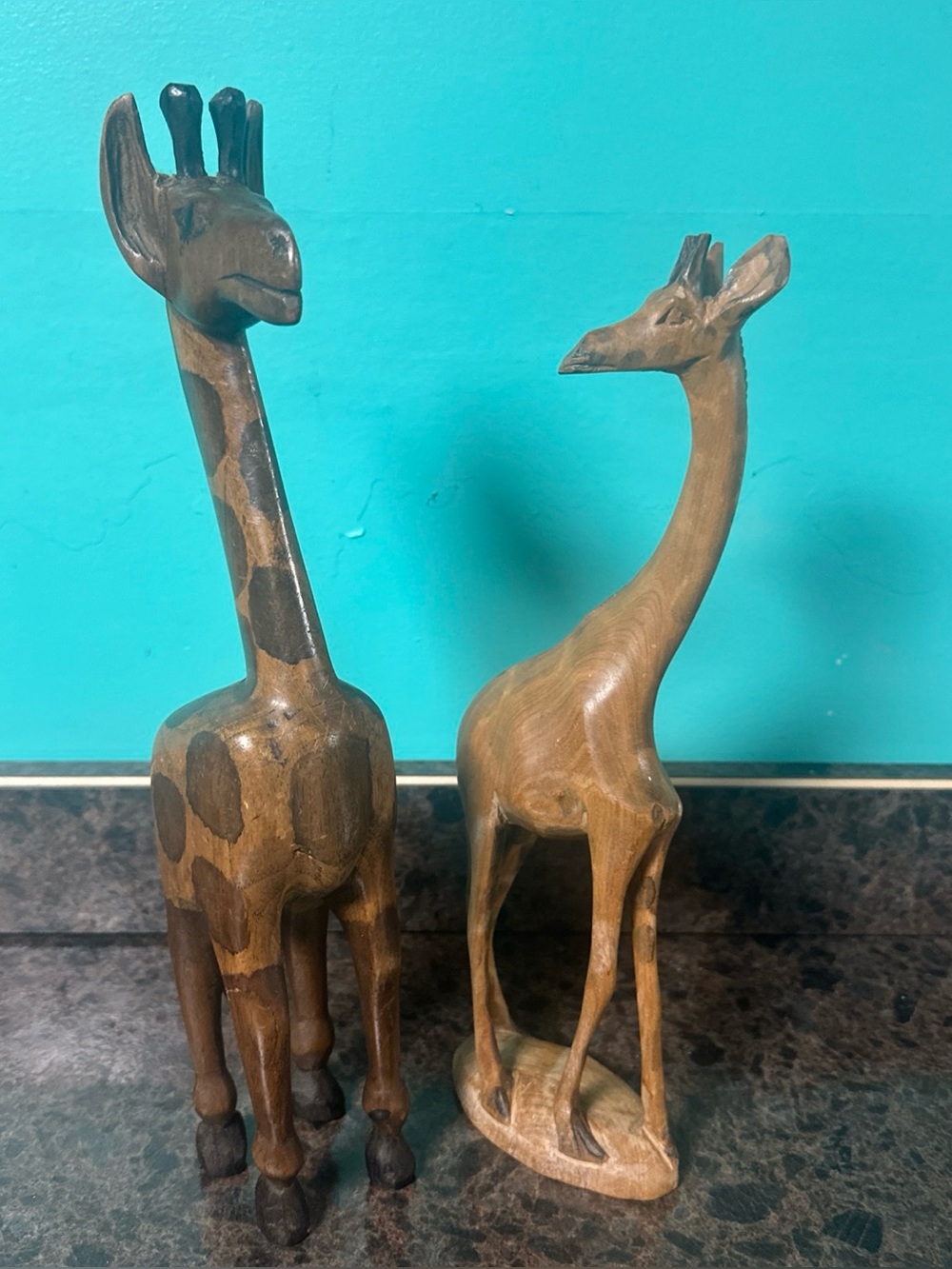 Handcrafted Wooden Giraffe Sculpture – Brown Decorative Home Art